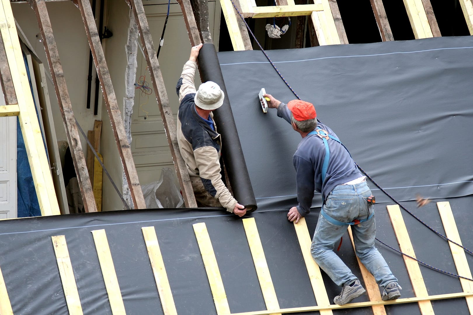 carpenters-at-work-2440443
