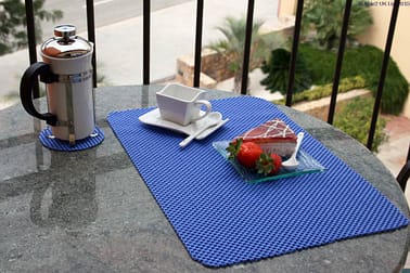 Non slip shop table mat