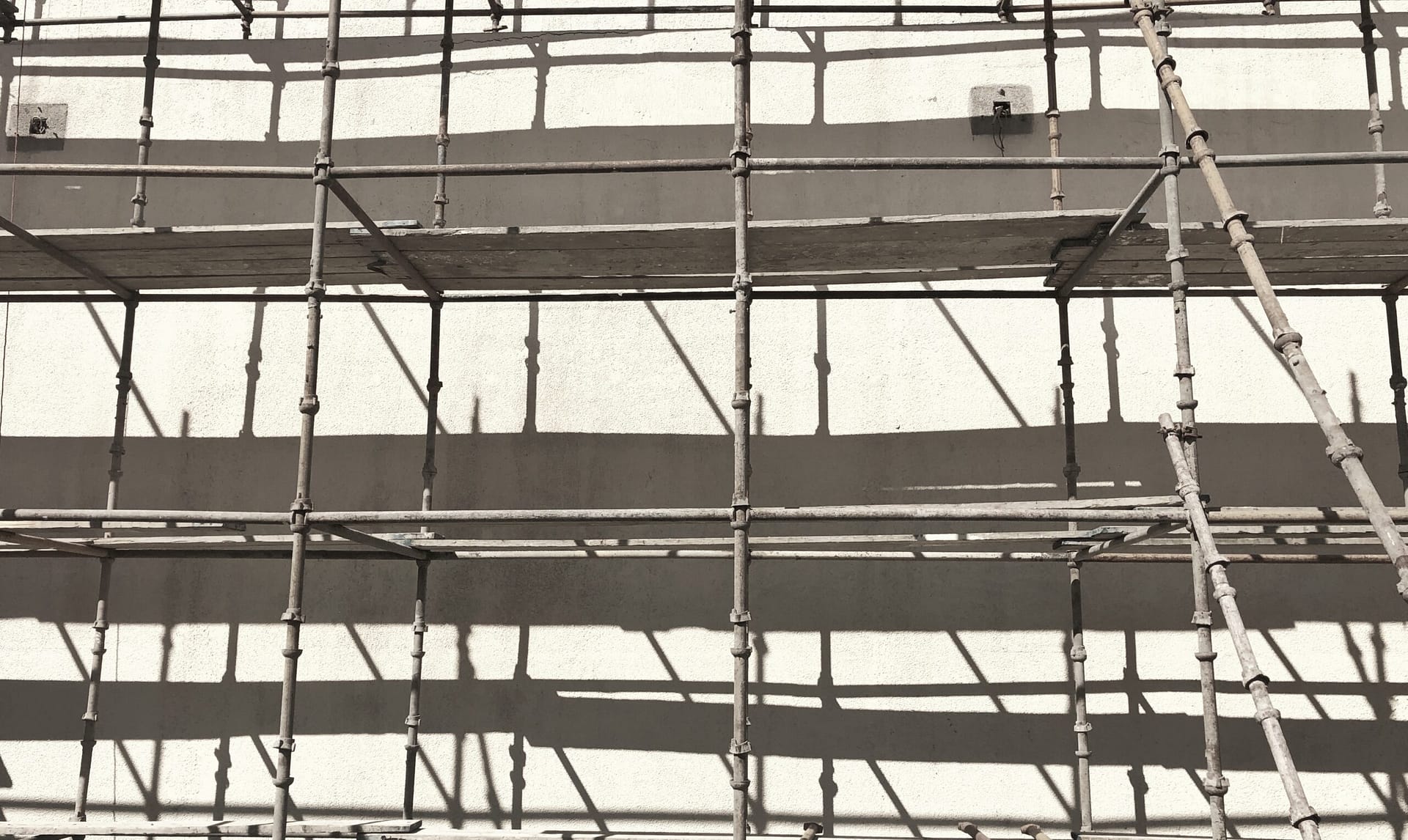 lines-parallel-perpendicular-diagonal-scaffolding-2025-03-09-17-27-58-utc