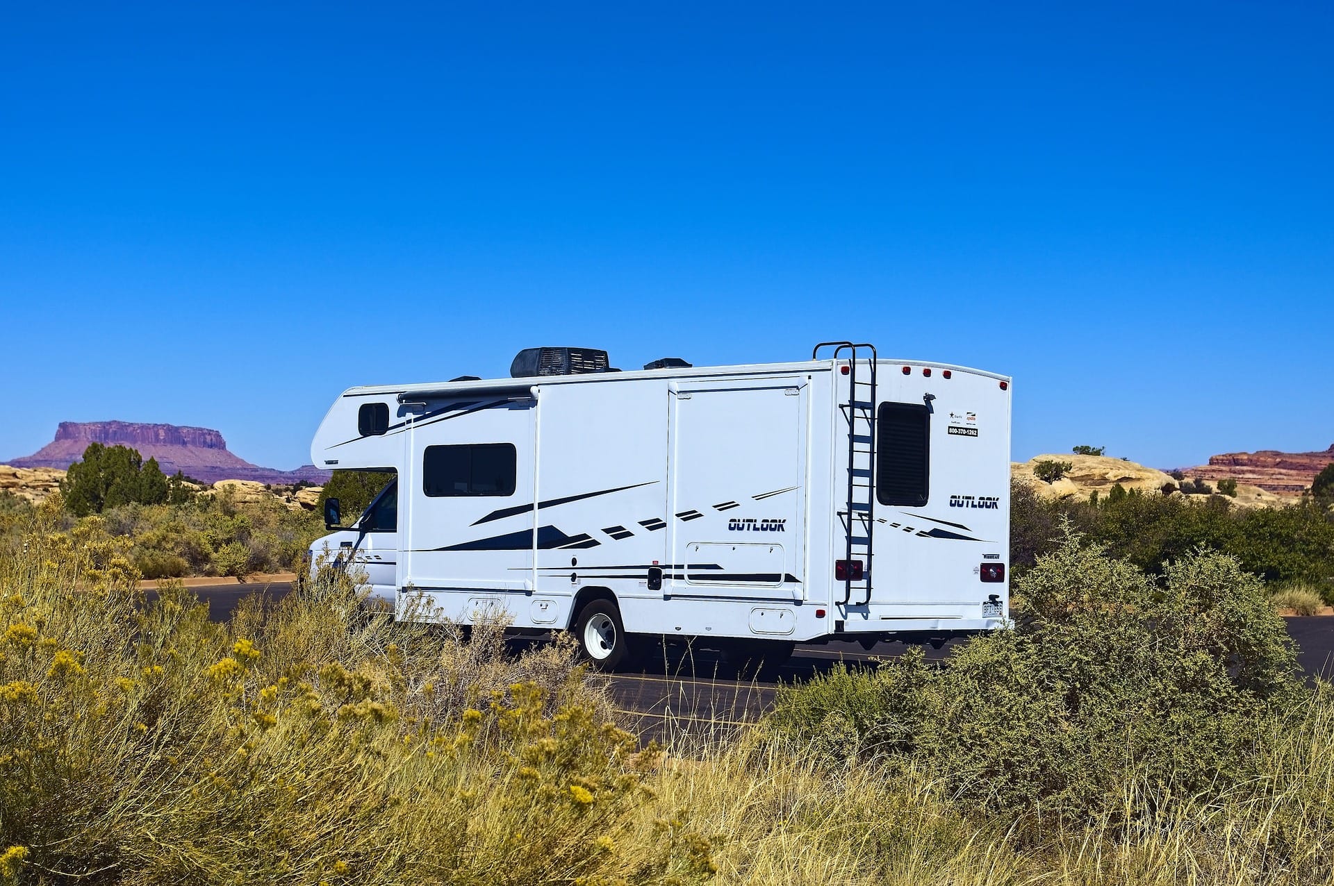 caravan-at-needles-4003421_1920